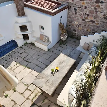 Tatil Evi • To Spiti By Cunda.da • Bahçedaki Ayvalı