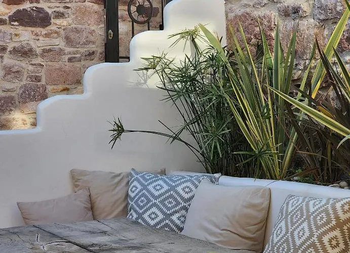 Bahçedaki * Ayvalı